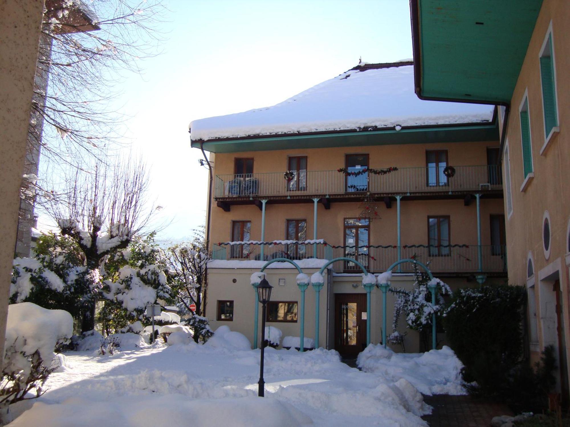 Hotel De Geneve Et Restaurant , Faverges-Seythenex エクステリア 写真